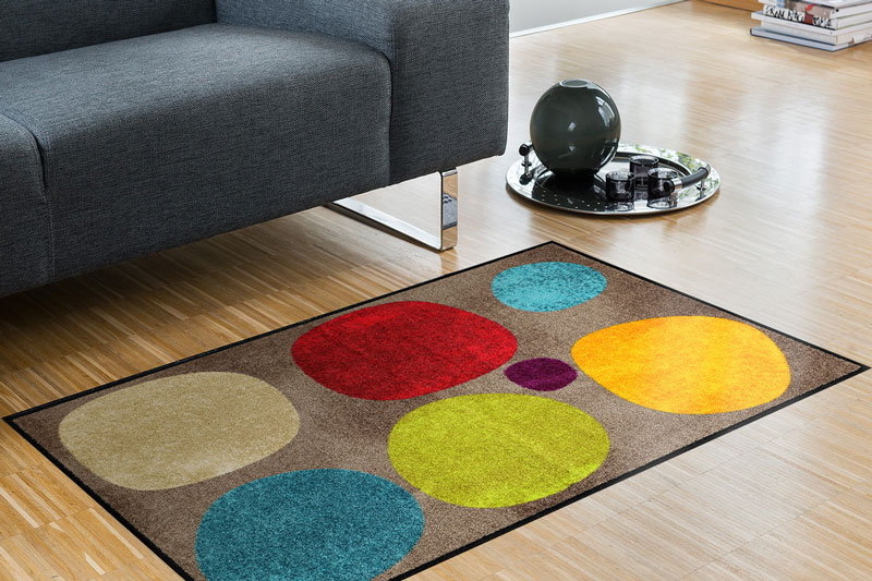 Модный разноцветный ковер