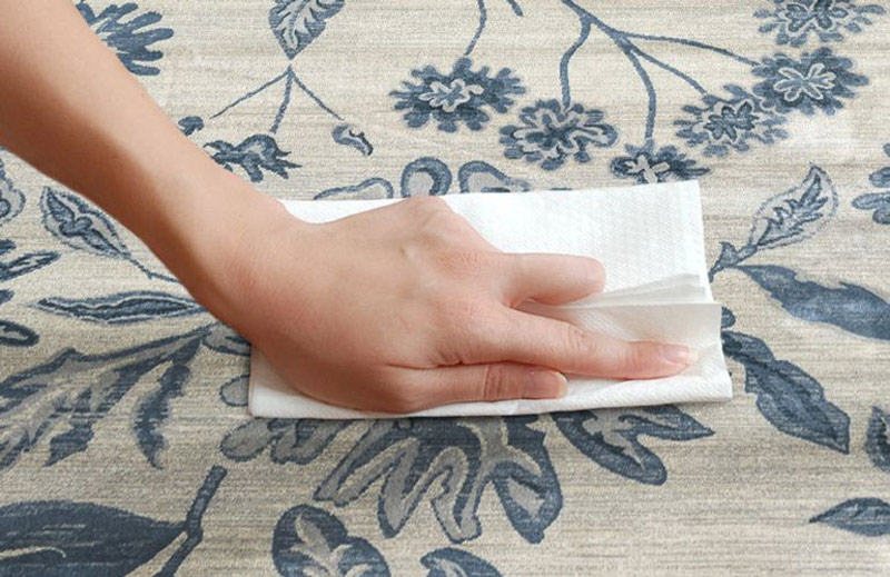 Удаление пятен с ковра